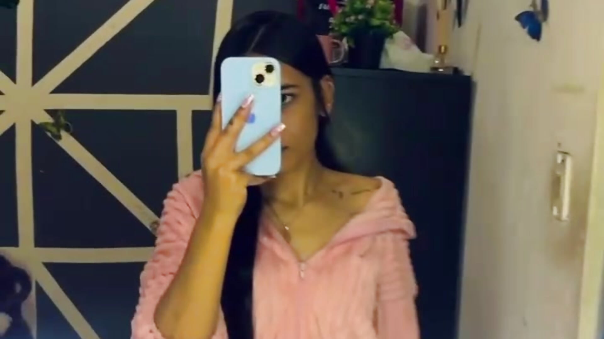 How do I see myself with a skirt? - video của người mẫu cam Becky_G