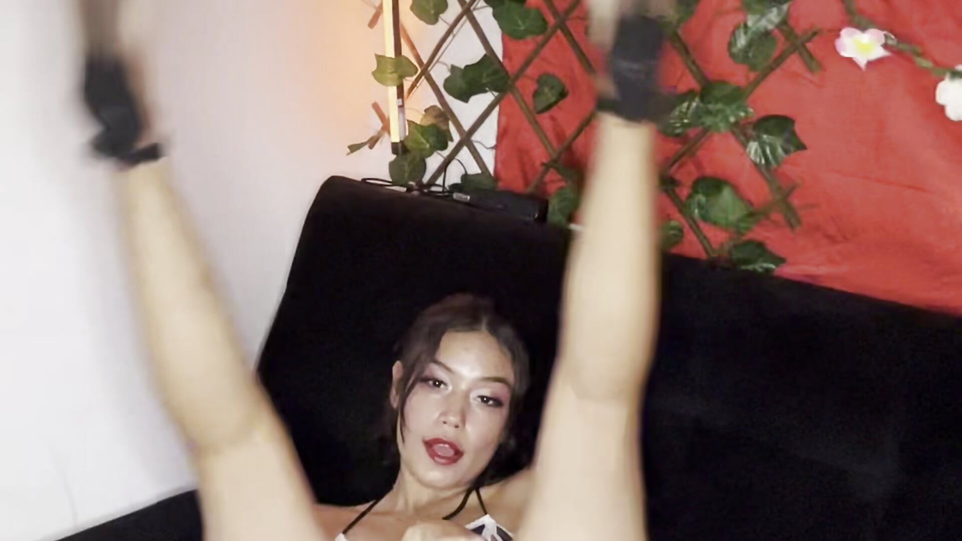 Tu sexy mucama lista para que la folles