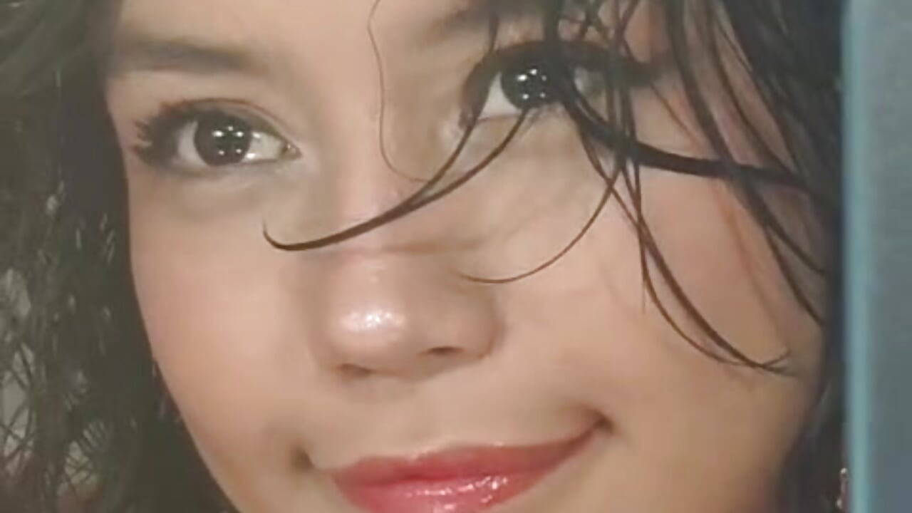 My room is my safe place-Mi cuarto es mi lugar seguro - video by TamaraMera cam model