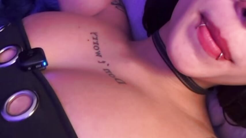 Suck fingers<3