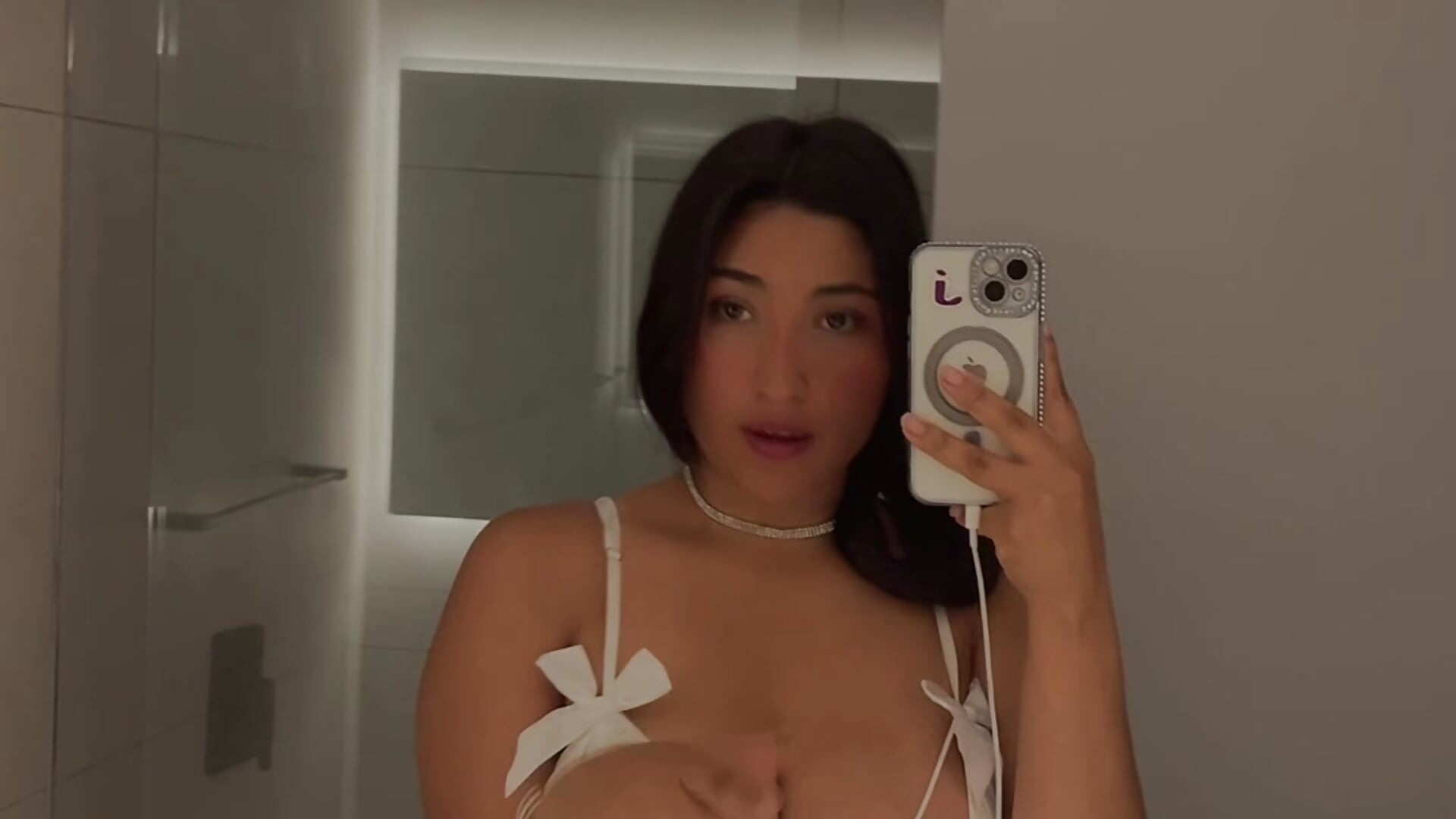 🤤 - video by Abril_luxury cam model