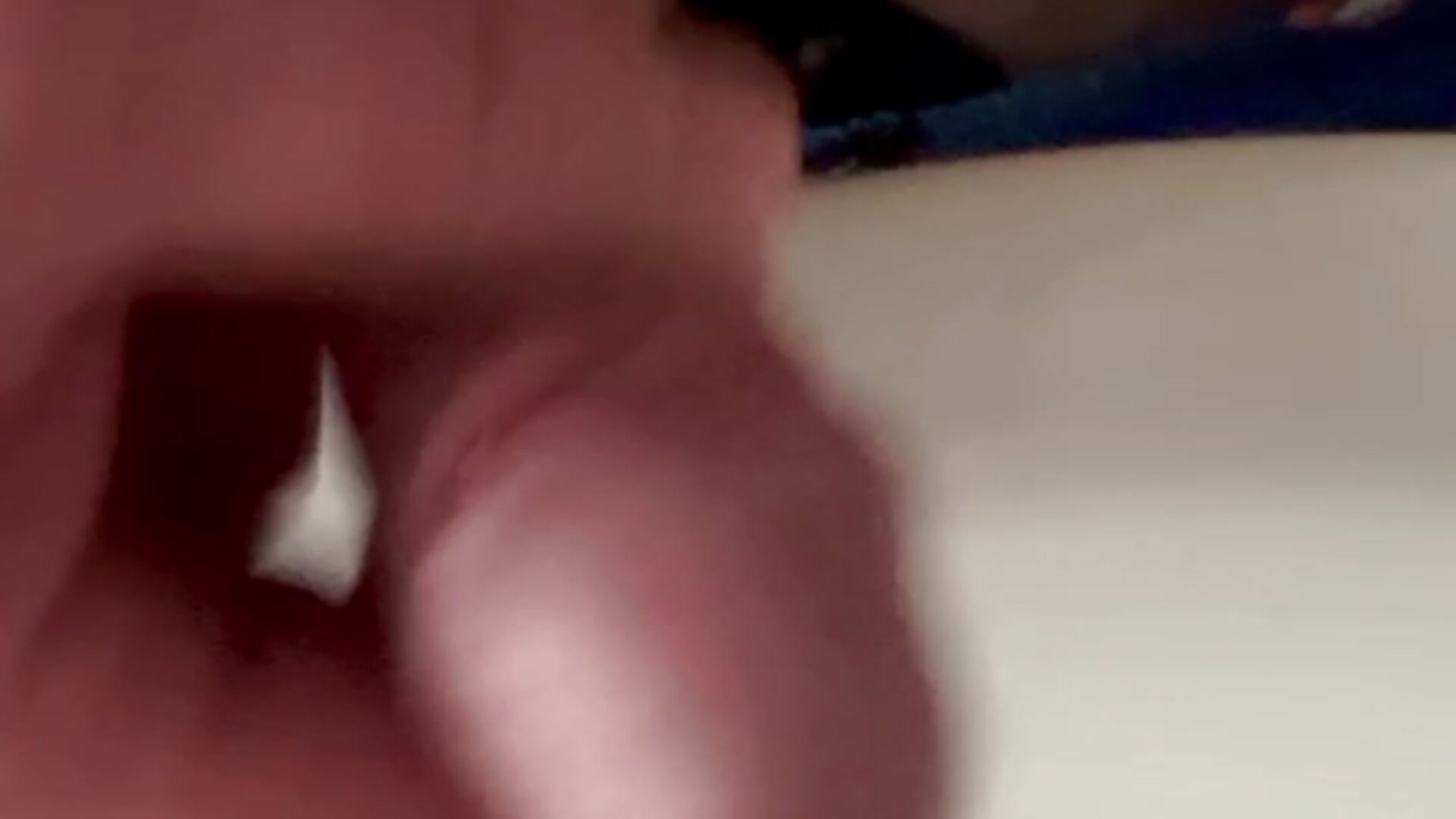 Masturbieren im Badezimmer lecker Sperma - video by black_jack_xxx cam model