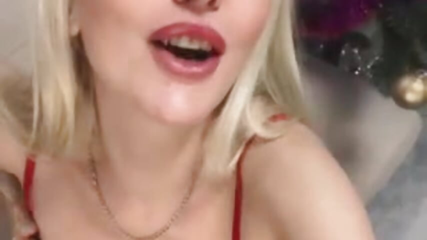 Hello my sweet Santa! Merry Christmas, Hot fantasies, tender feelings and passionate kisses. - video di Monna modella di cam