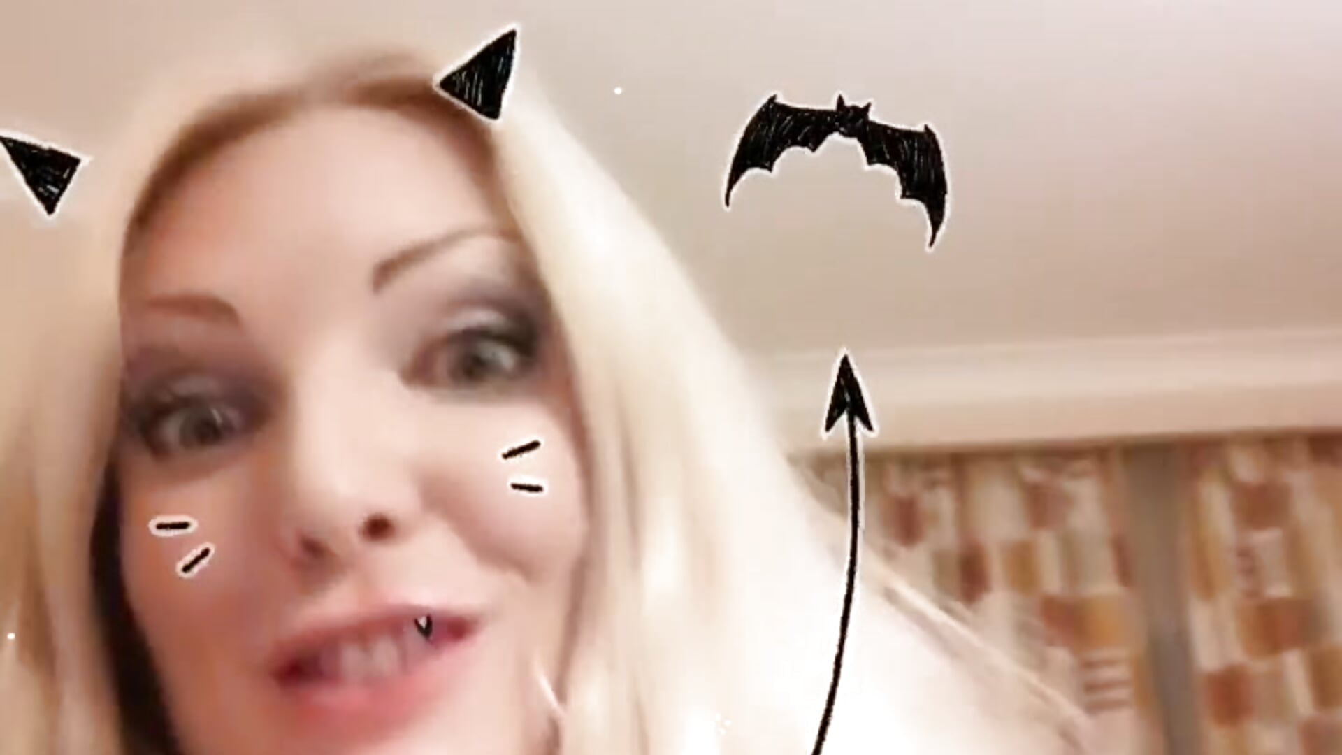 Sweety girl - video di Monna modella di cam