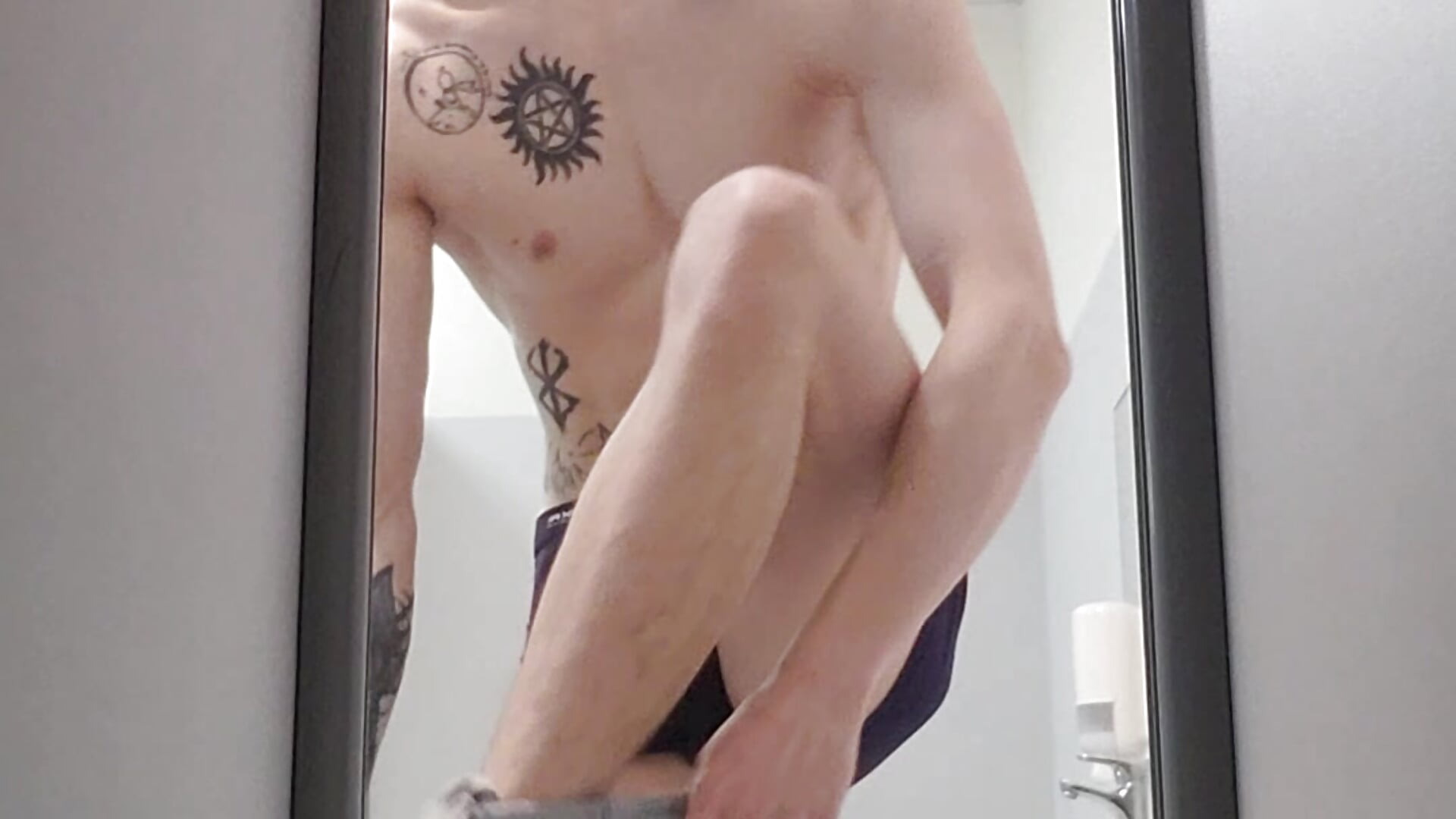 Jerking off in gym's shower! SO HOT