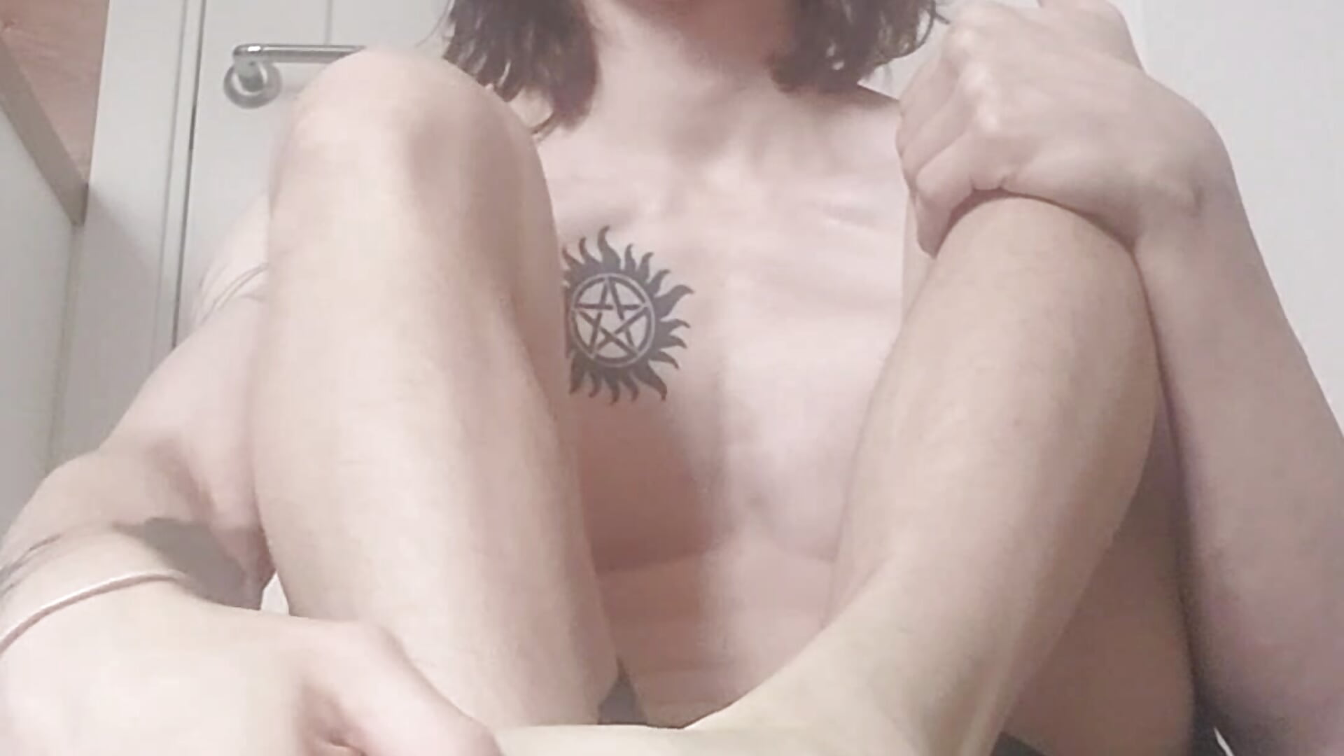 Oil on feet TEASER - video van ares_pallini cam-model