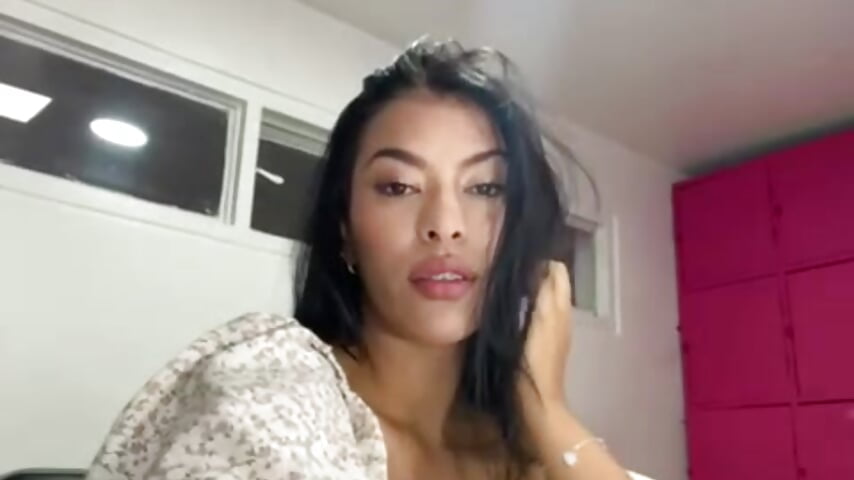 Hiii ❤ - video by RiriiBrunette__ cam model