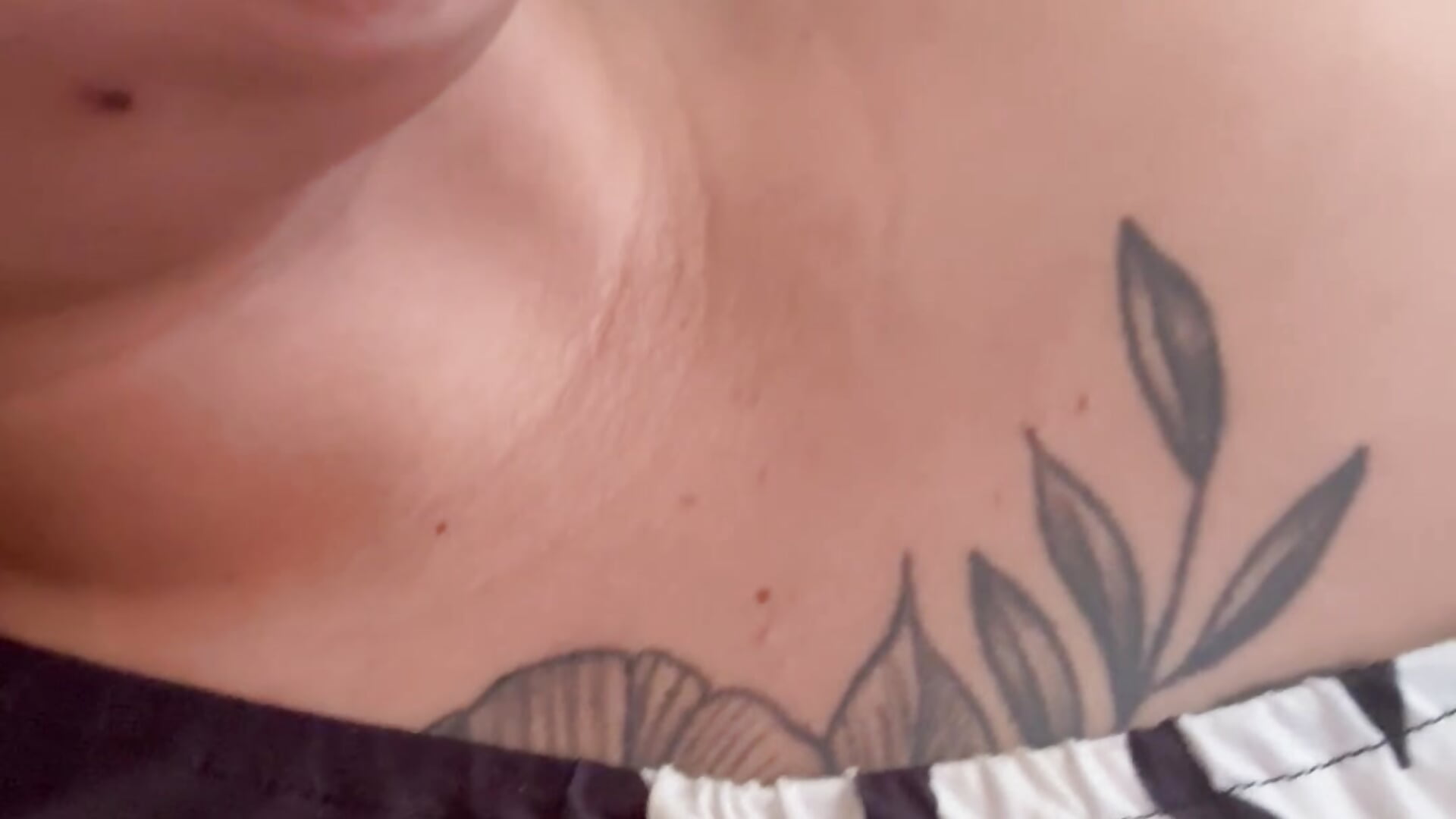 Long dildo sucking - video by sexybunny18255