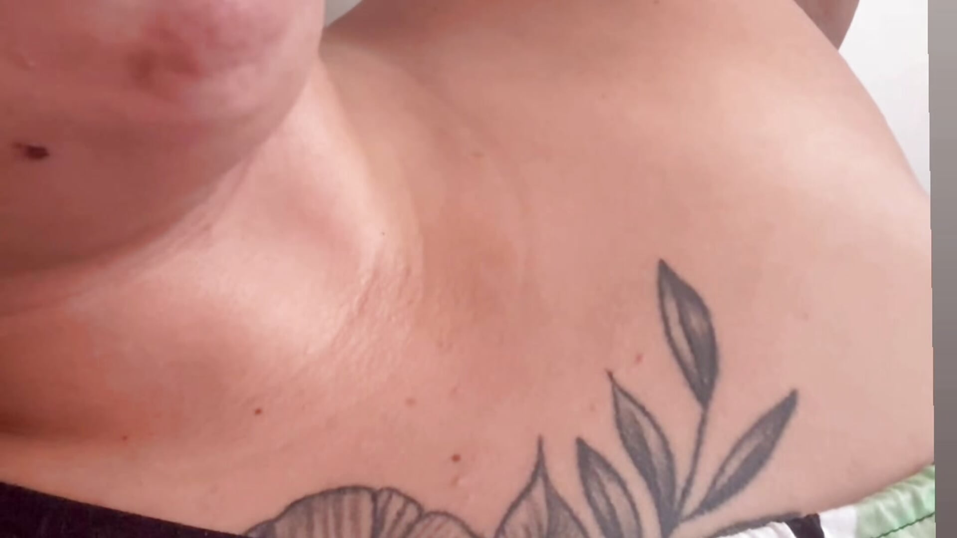 Dildo sucking - video by sexybunny18255