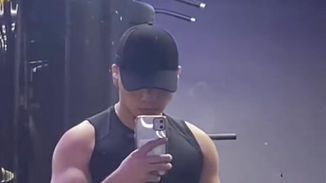 WhatsApp Video 2025-06-06 at 9,45,56 PM - βίντεο μοντέλου Gael_williams1