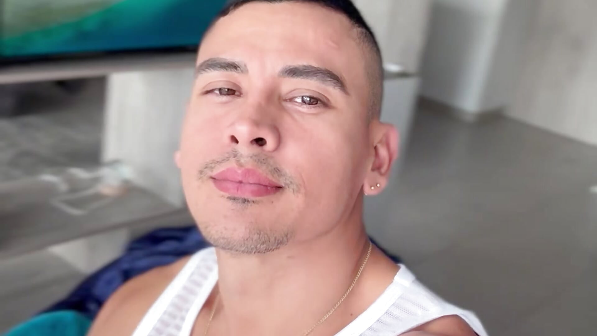 Hey….👋 - vidéo du modèle de showcams Paul22cm-