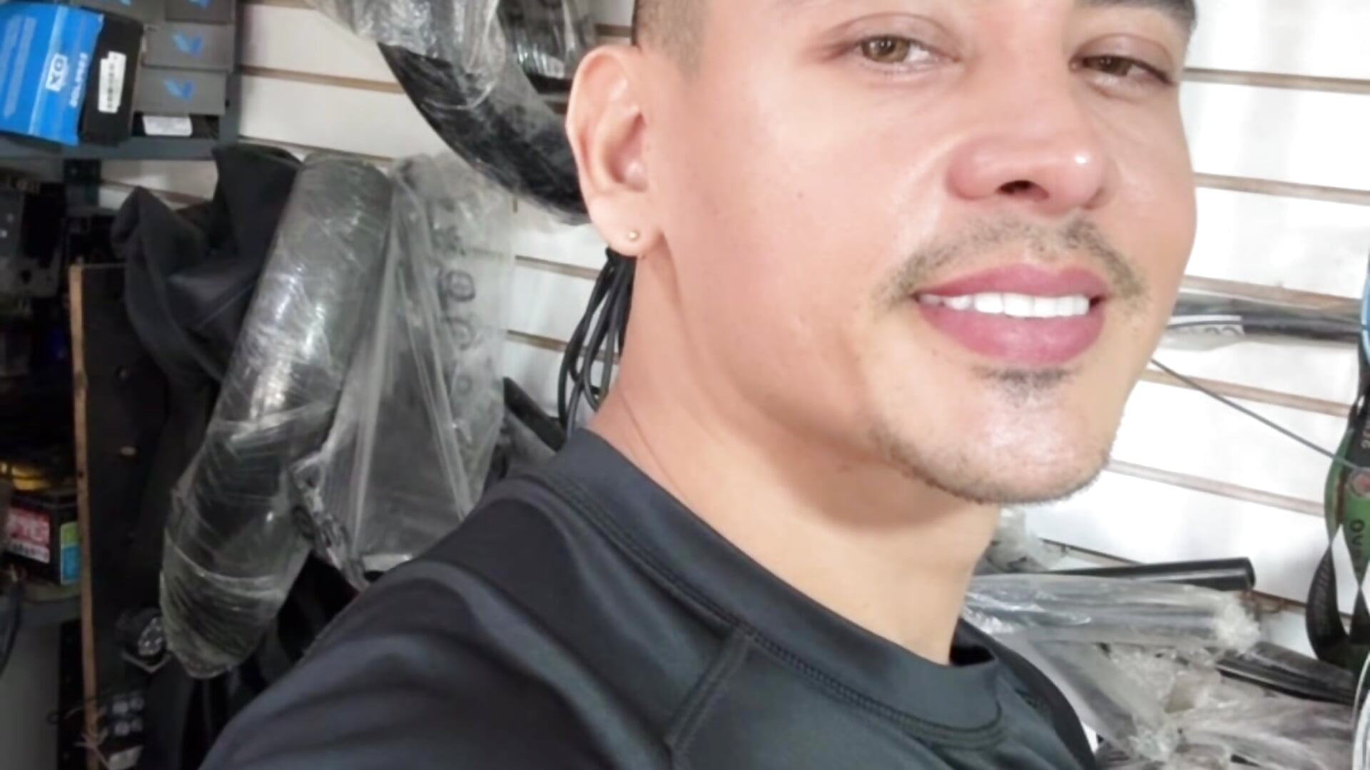 What if you kiss me??😏😏 - vidéo du modèle de showcams Paul22cm-