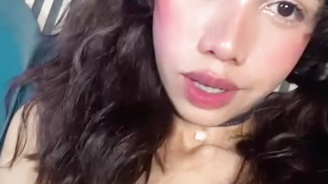 I'll be back on Monday my loves I'm on a family trip, buy my new album or can you help me with Tks - video van Gina_77 cam-model