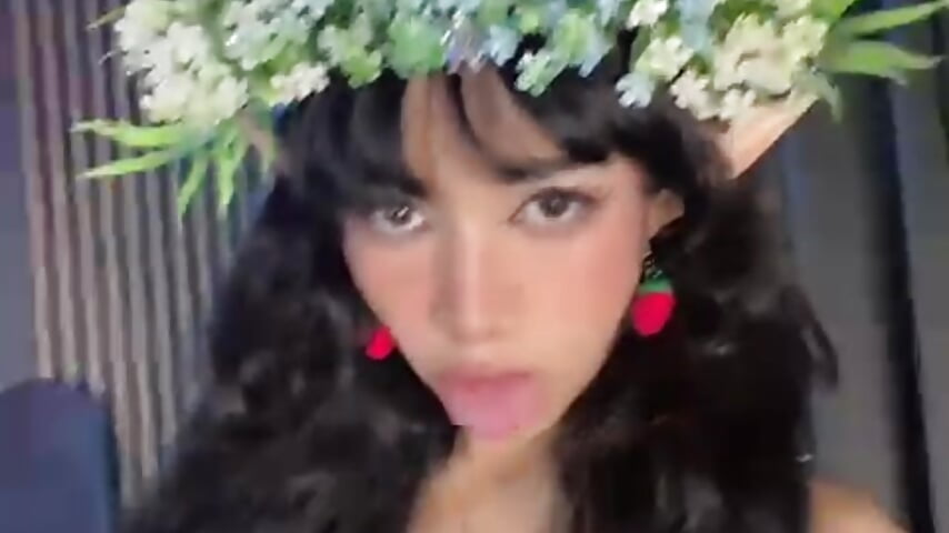 Flirty Elf 😘 - video van Gina_77 cam-model