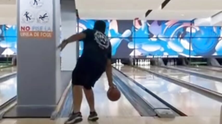 JUGANDO BOLICHE / PLAYING JACK - video by Edward_chubby cam model