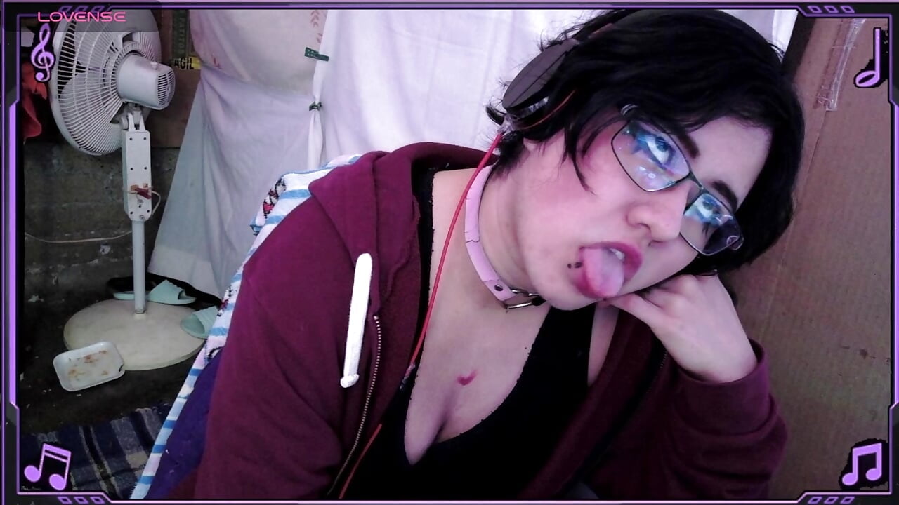 😝👅 - video by Ftm_Bunny cam model