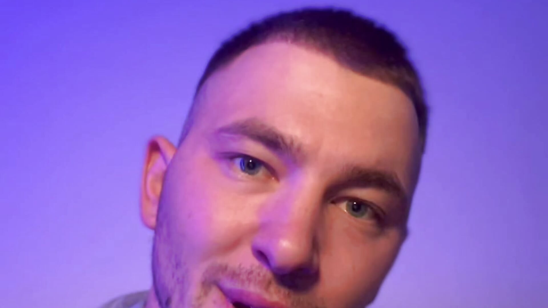 Welcome - vidéo du modèle de showcams BLue_eyed_Bully