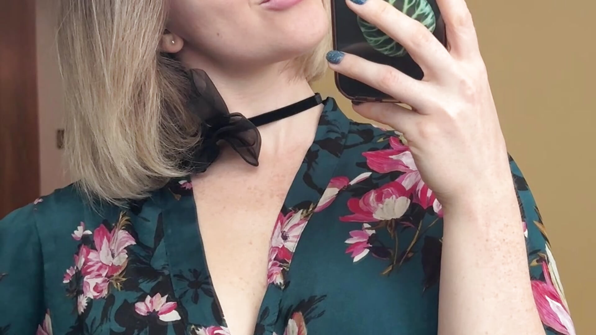 <3 - video by QueenTee_ cam model