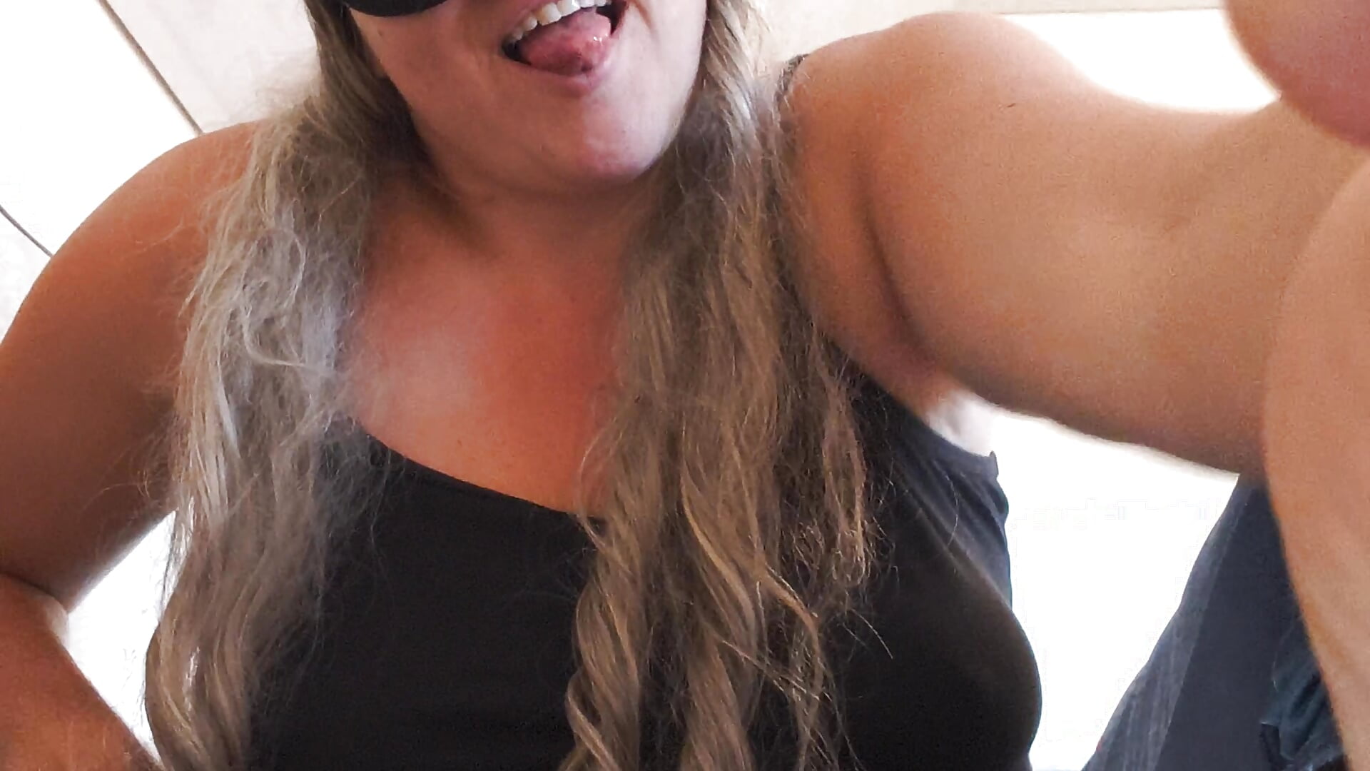 Sucking my teeth, touch feet ⛓️💋 Look now!