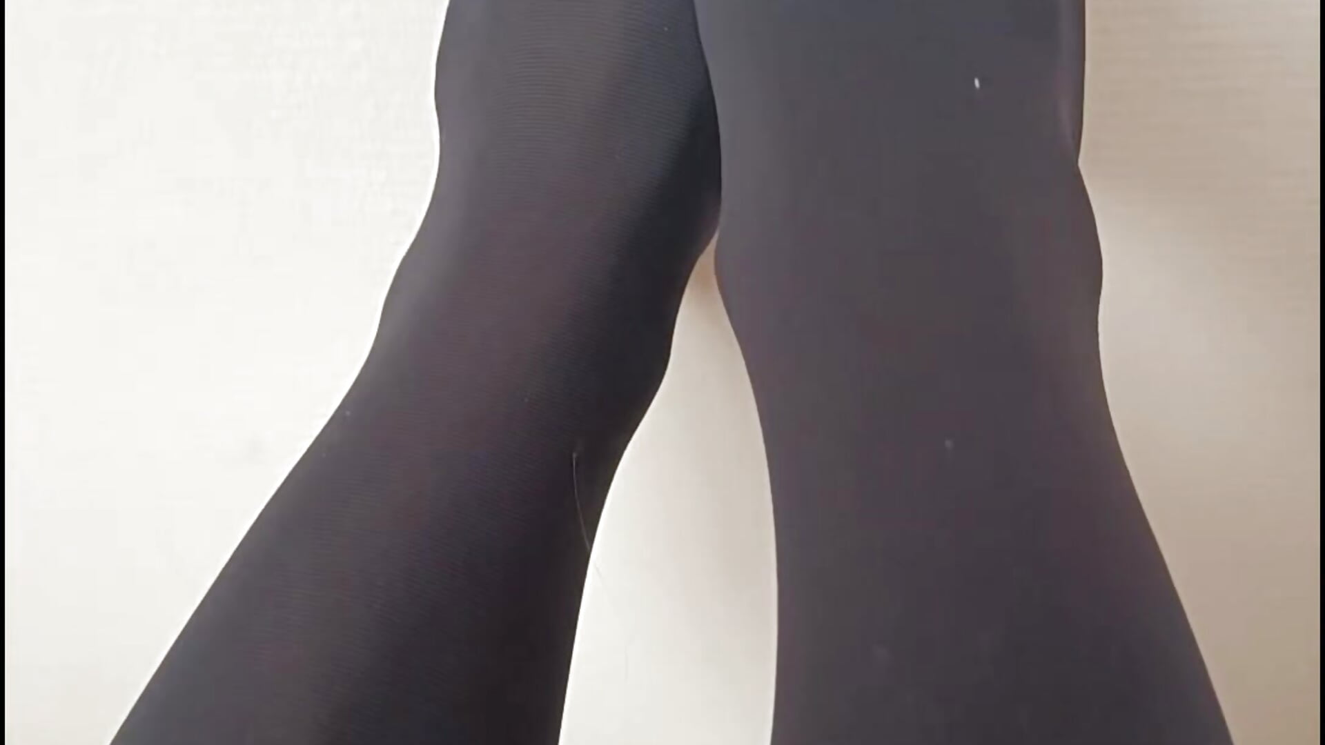 1000057505.mp4 - video by Teafeet cam model