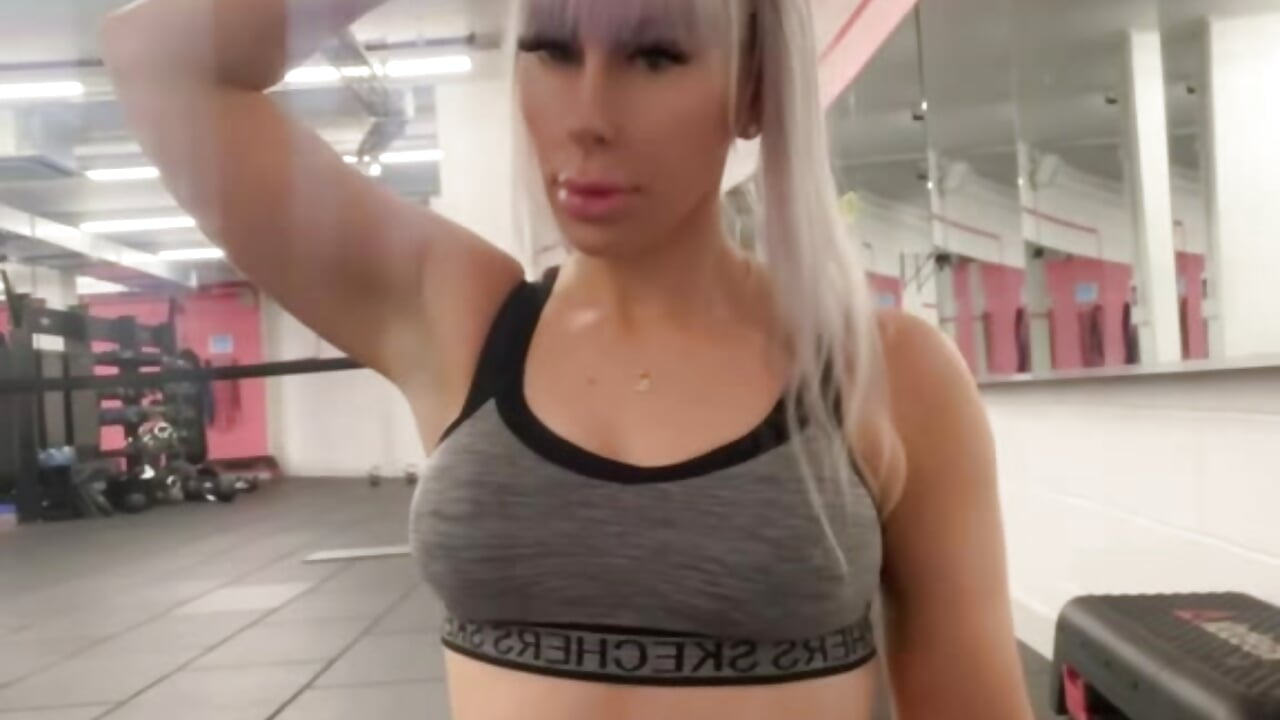 v24044gl0000d1oa34vog65tcm8ksvq0 - video by Poppythekitten cam model