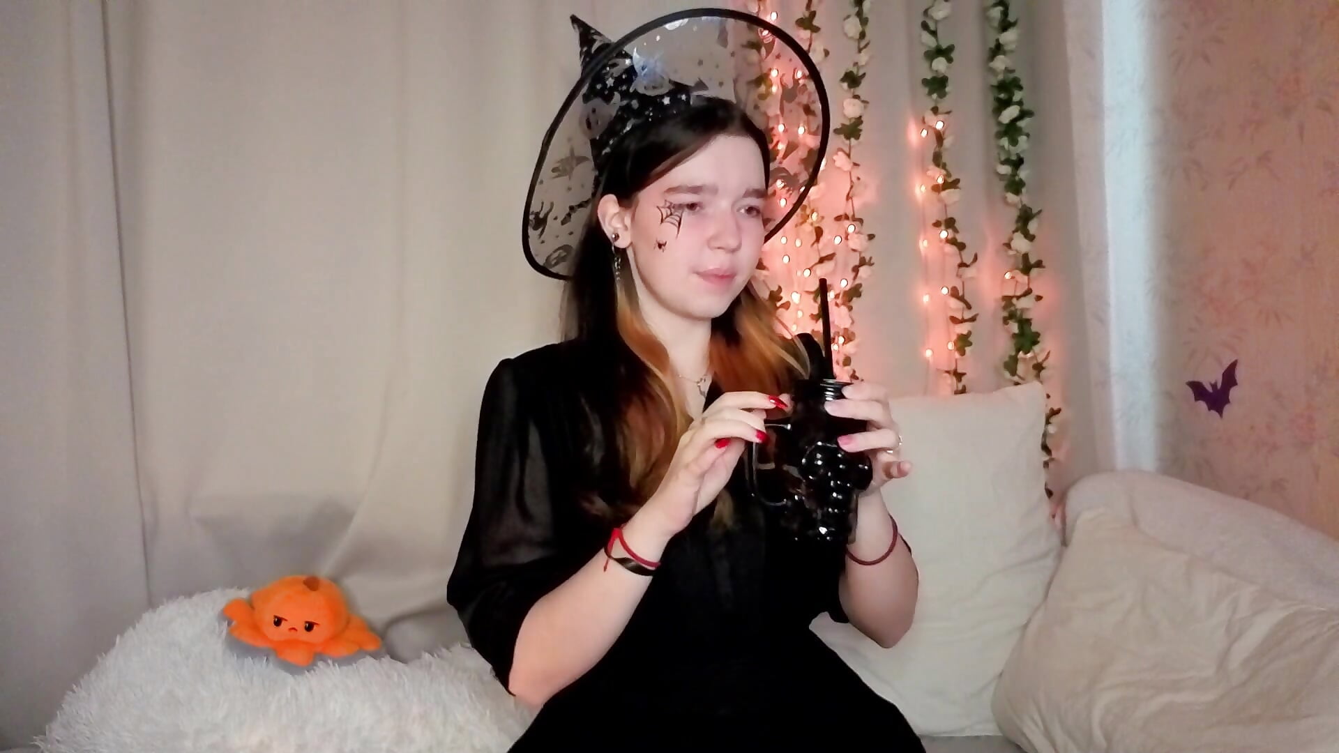 halloween vibes - فيديو من little_Teya موديل الكام