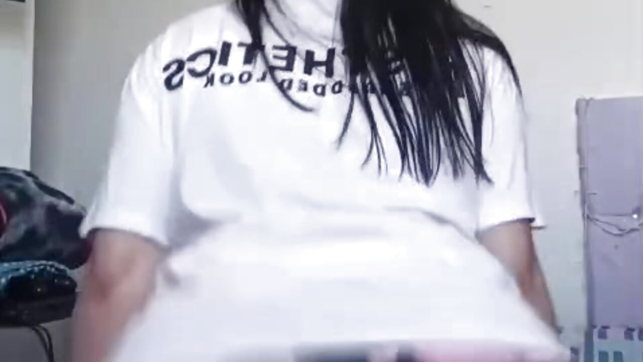 A BIT OF TWERK 🔥 - video av demi_chan cam model