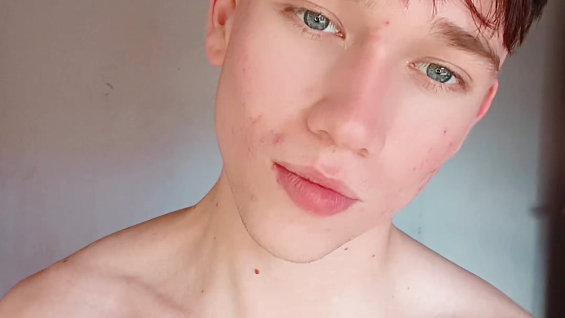 Hello - فيديو من Logan_sixxer موديل الكام