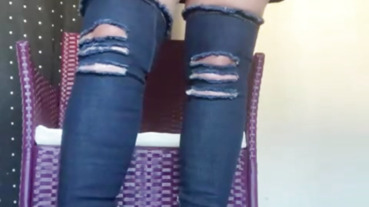 Vid - Crawl closer - video by Mrs-Ivy cam model