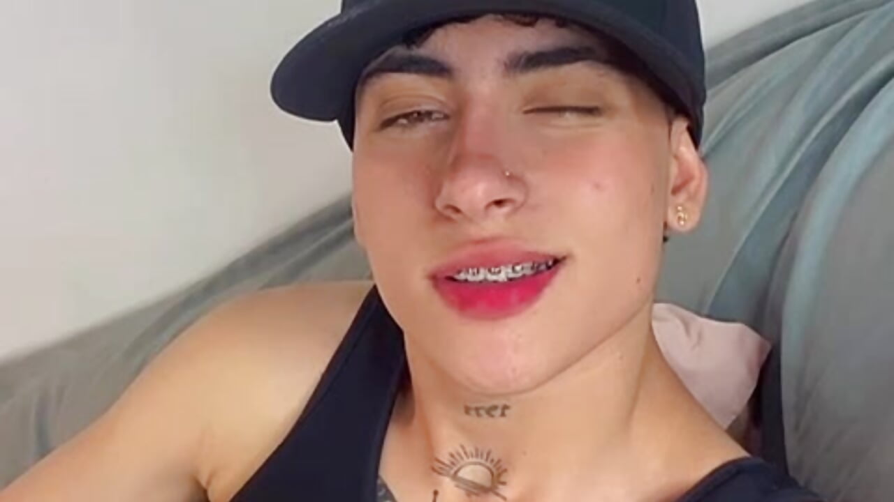 Hey, that's a nice style.🧢 - video by Stiven_Benet_ cam model