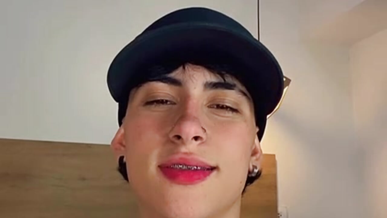 Lollipop in my mouth - video by Stiven_Benet_ cam model