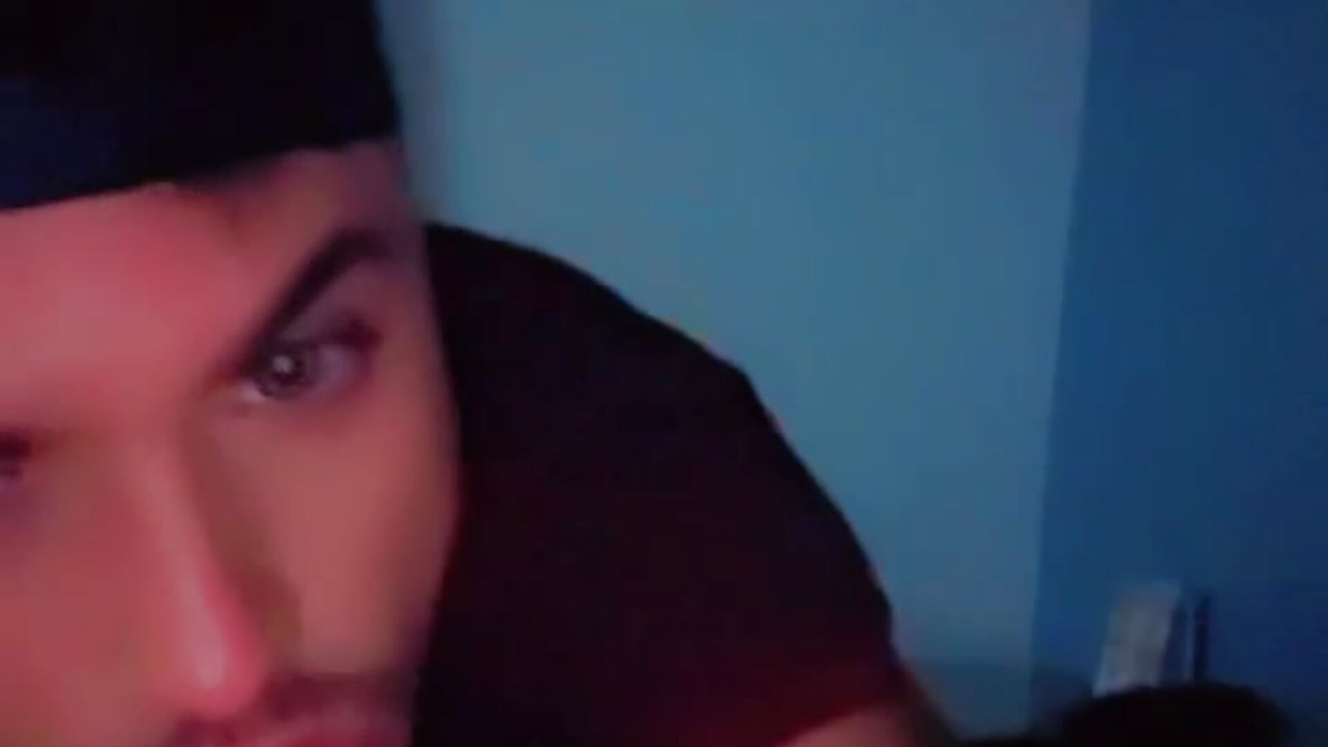 Imaginate en mi cuarto comiendome a besos 🎶🎼🎵🎤 - video by Andro050 cam model