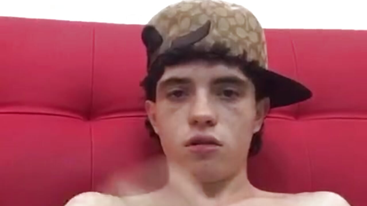 Sucking rich, moaning more 😏 - video by dia_fax18 cam model