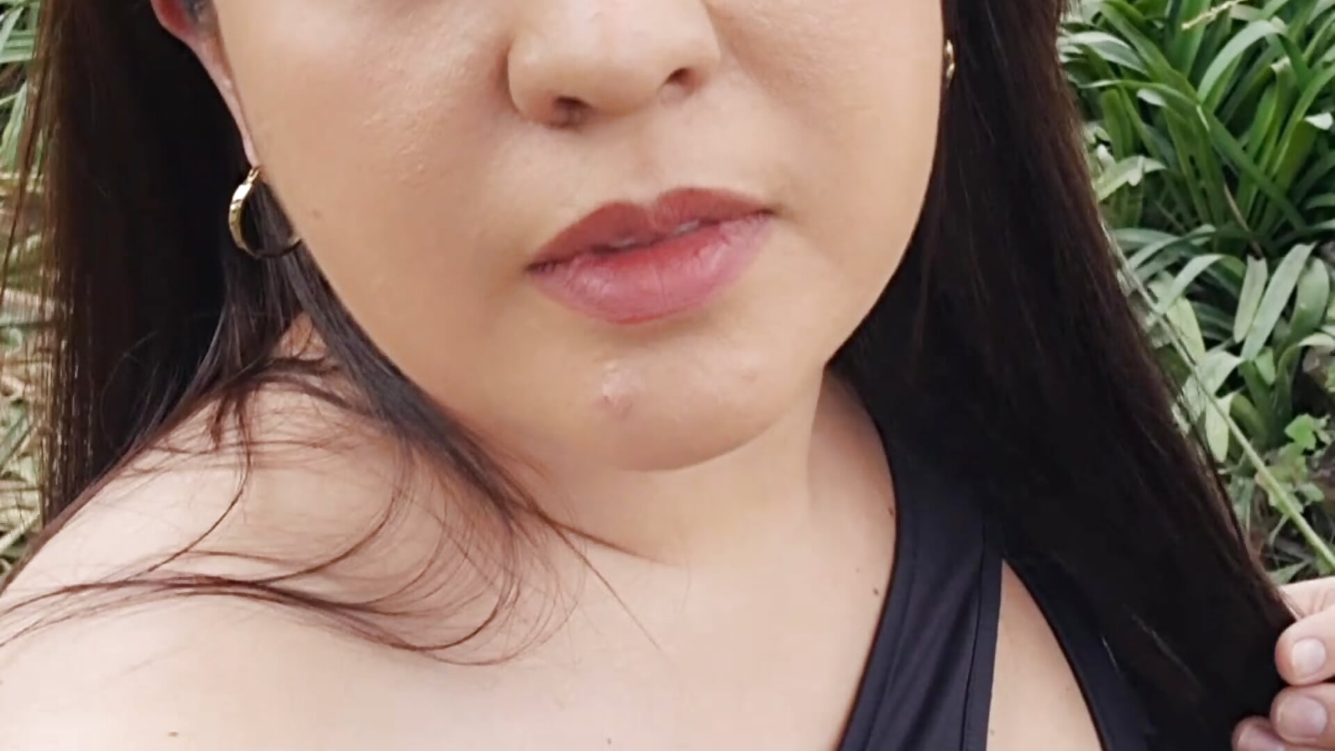 enjoying an incredible deep green and blue - video oleh model kamera Paula_And