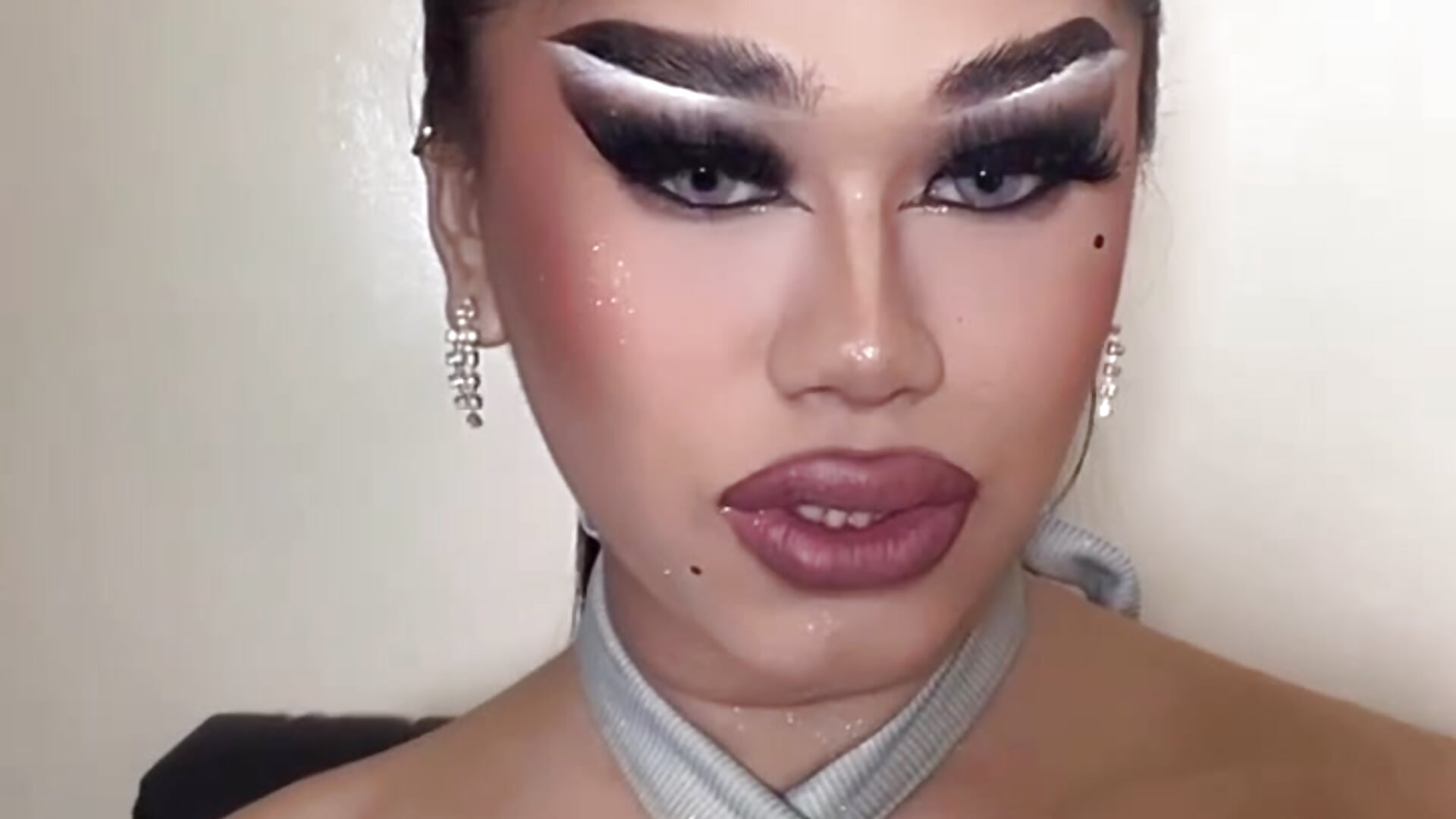 DIVA - video oleh dangerouswomanx kamera model