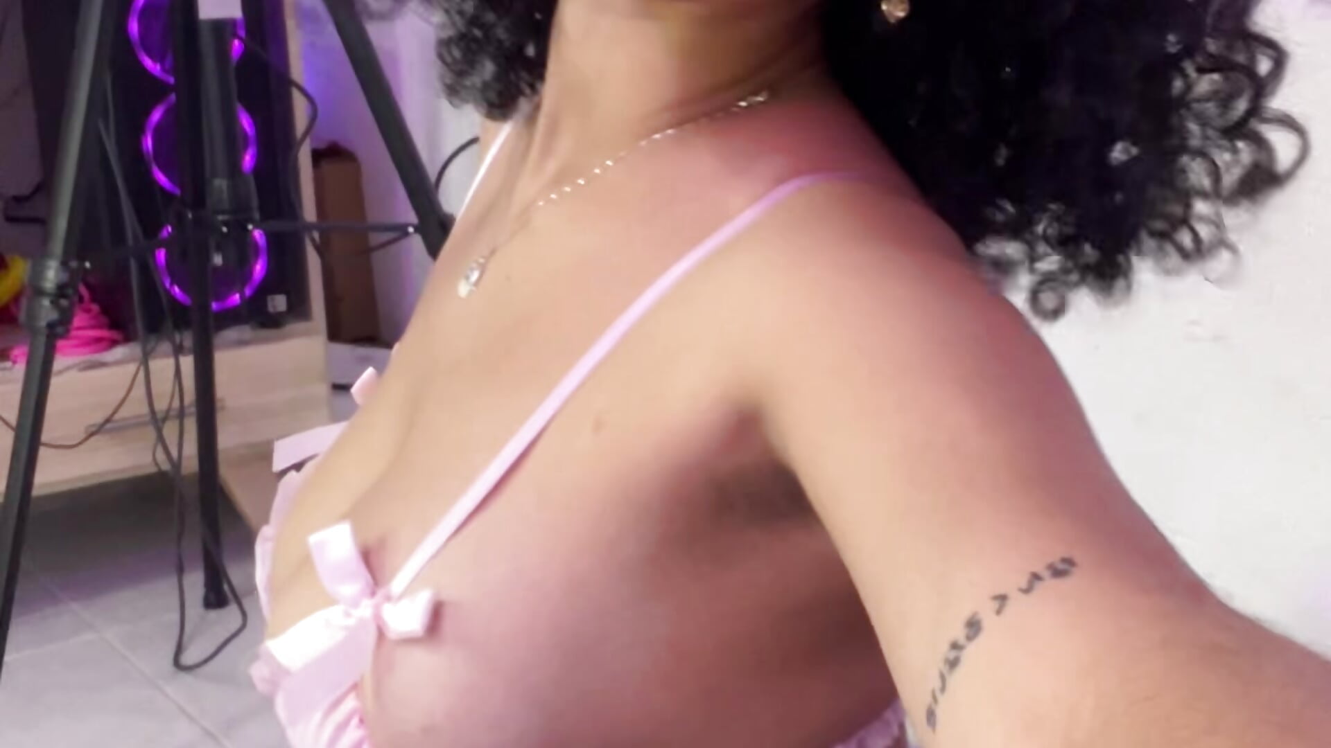 👾 - Video von aline_ackerman Cam-Model