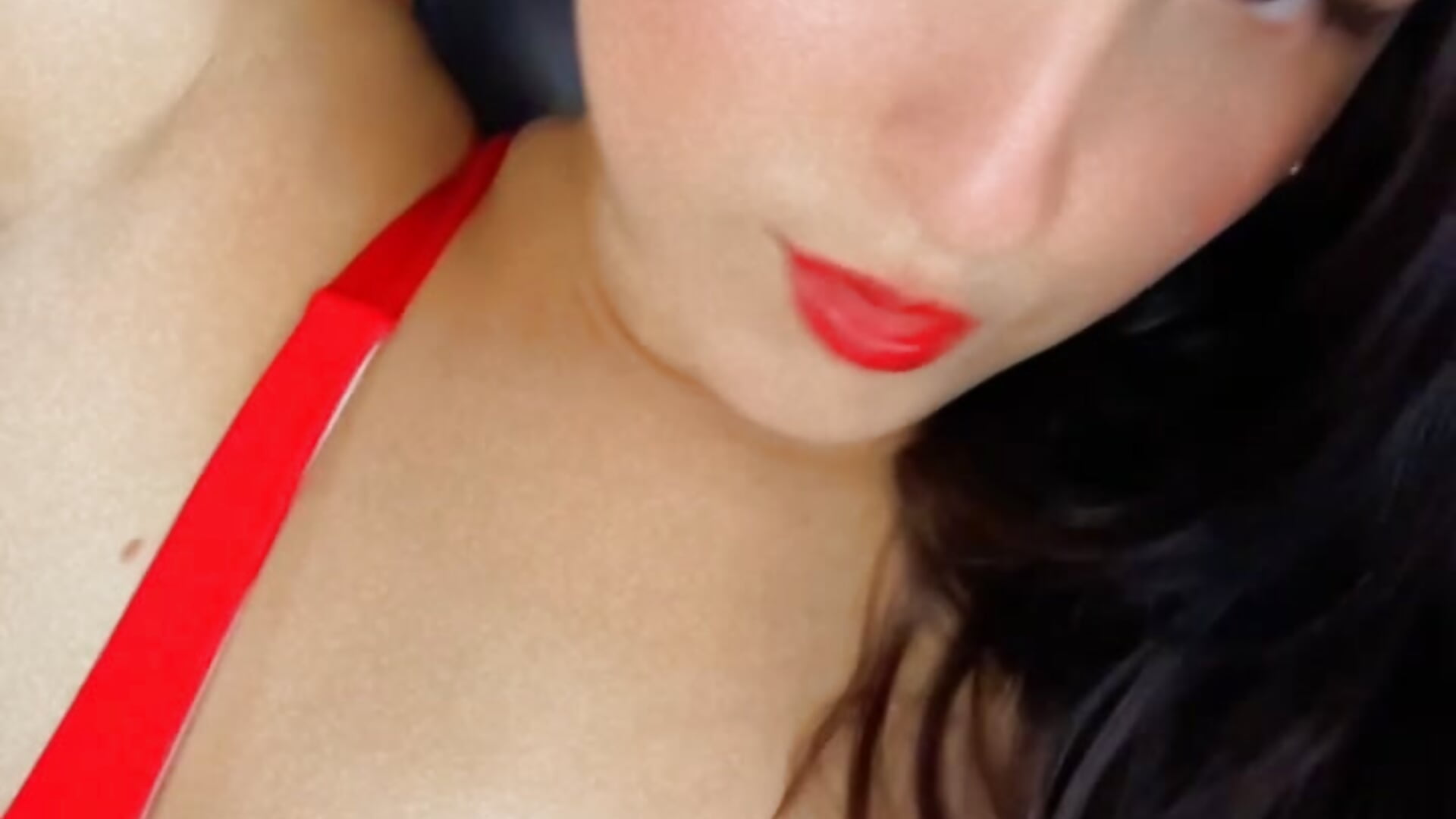 I see red 💋🫦 - vídeo de la modelo de cam Alina0