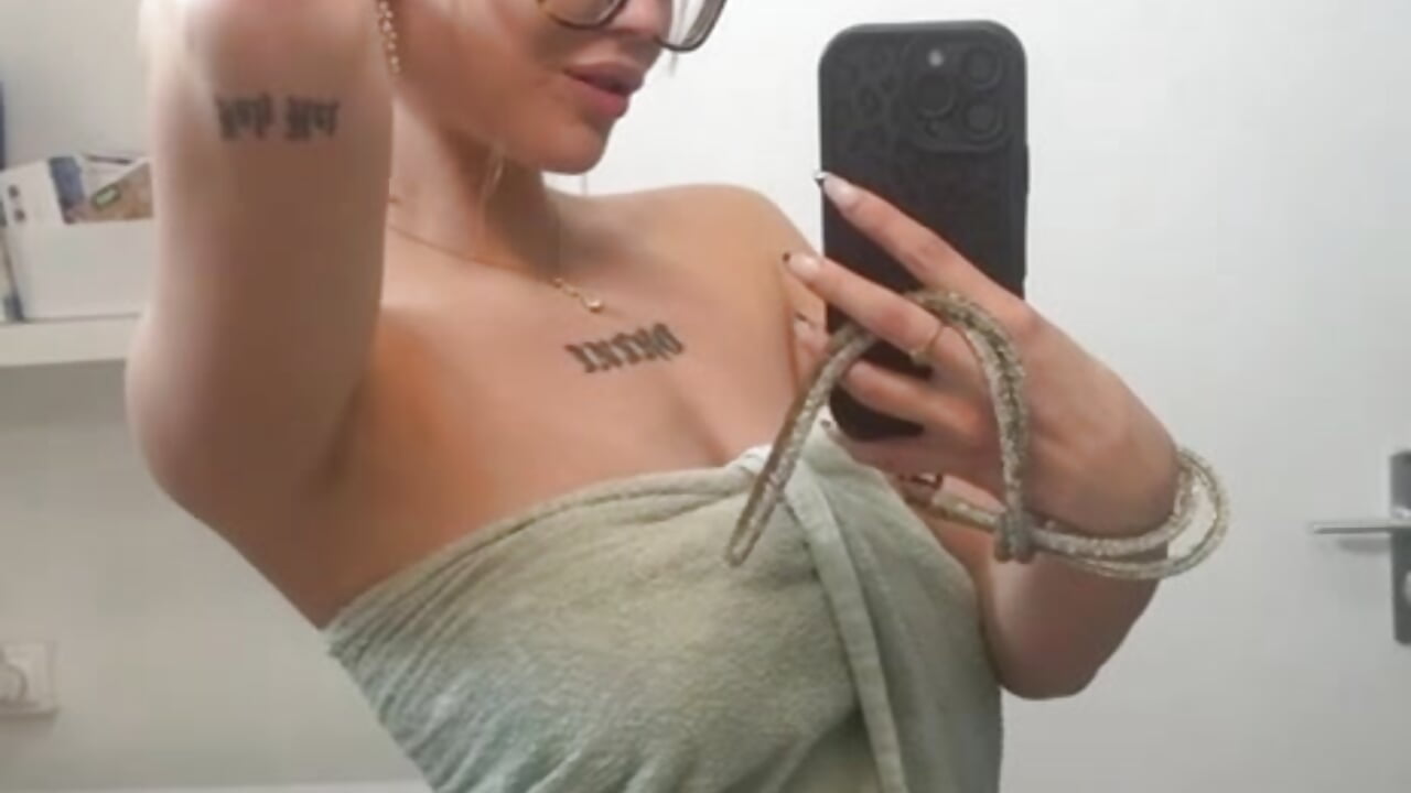 Tu veux venir prendre une douche avec moi ? – video modela na kameri zoeypink