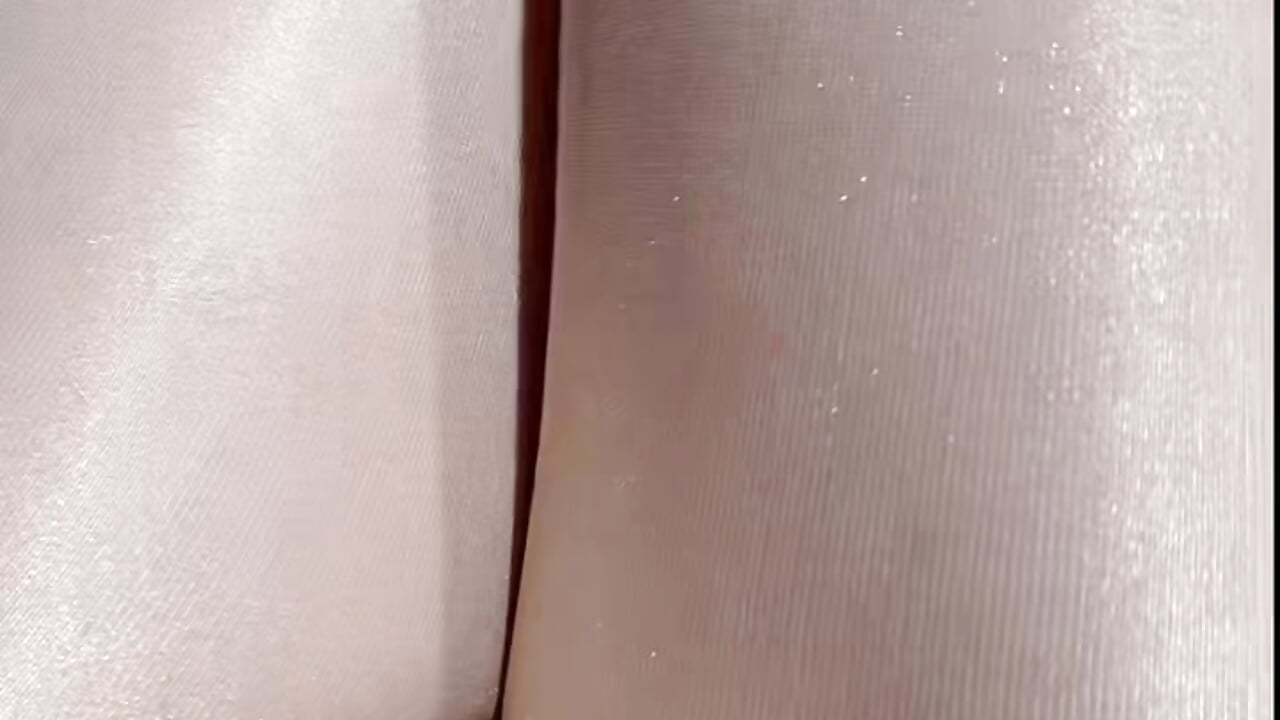 肉丝美腿塞入小粉 - video by Niannian_sexy cam model