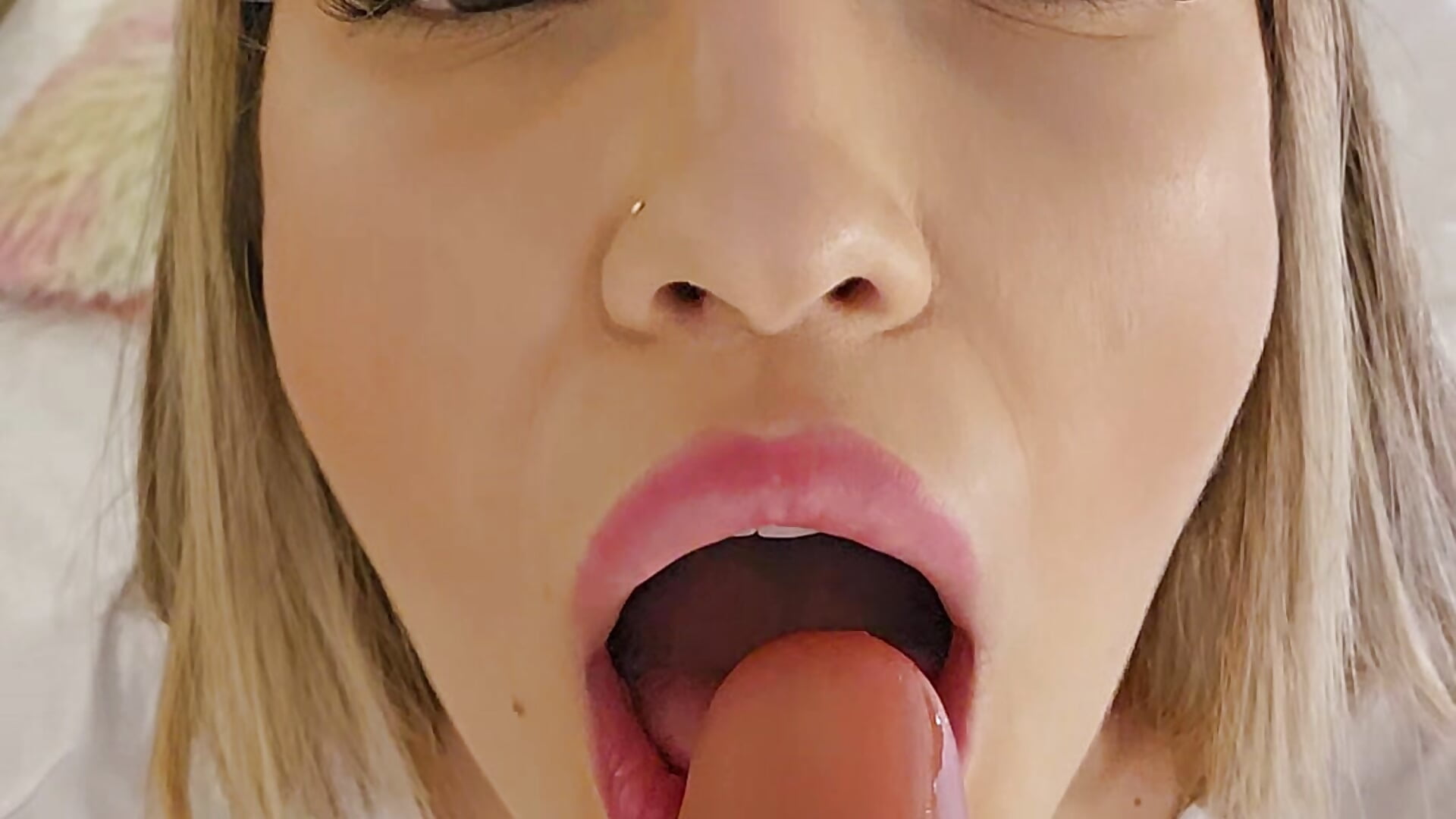 What a delightful Christmas blowjob!🤩