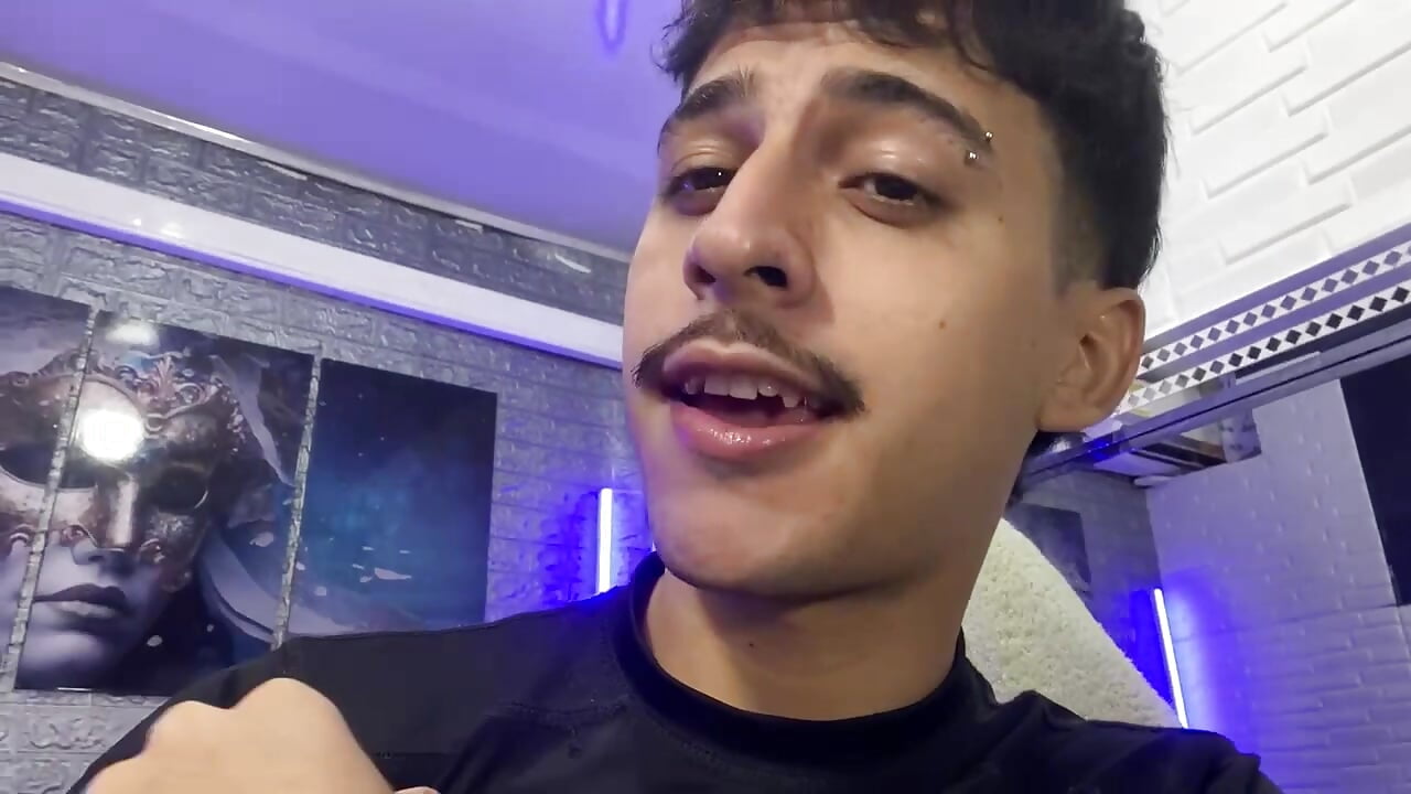 flirtatious 🙃 - vidéo du modèle de showcams Alan_Del_Reyx