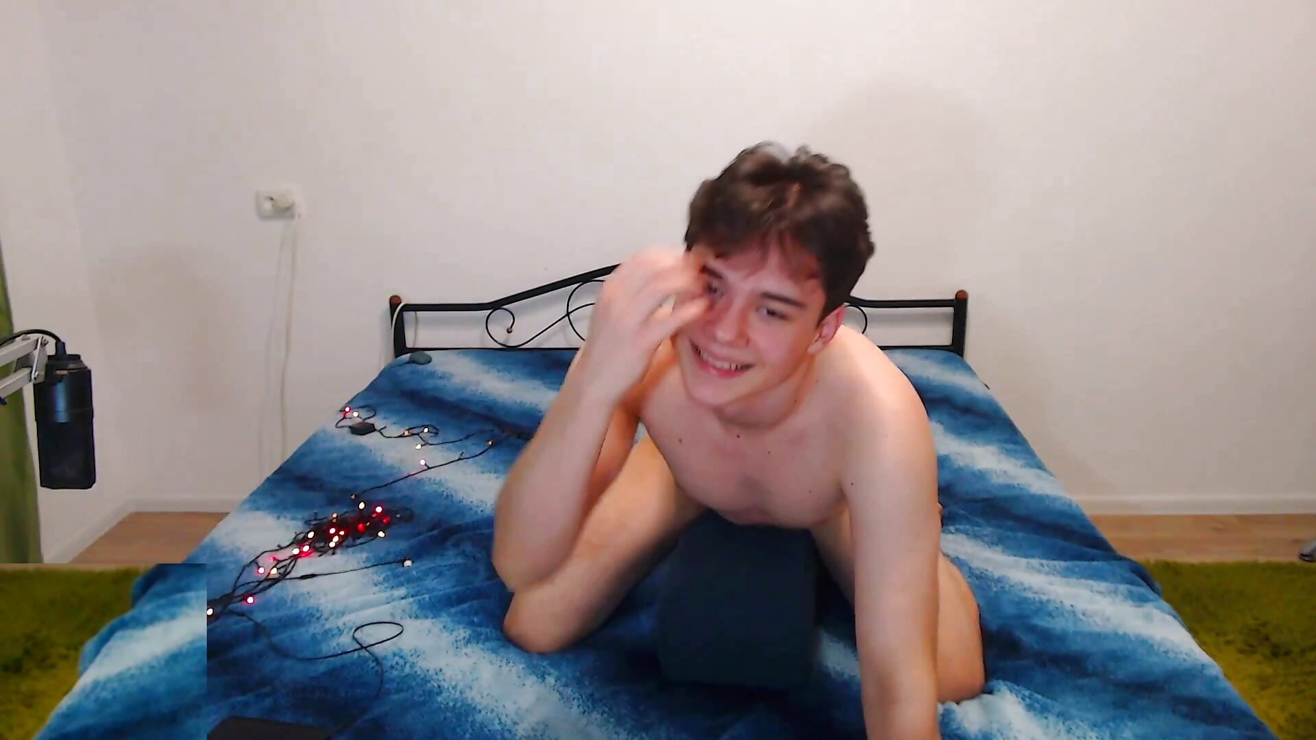 Fucking my pillow and cumming