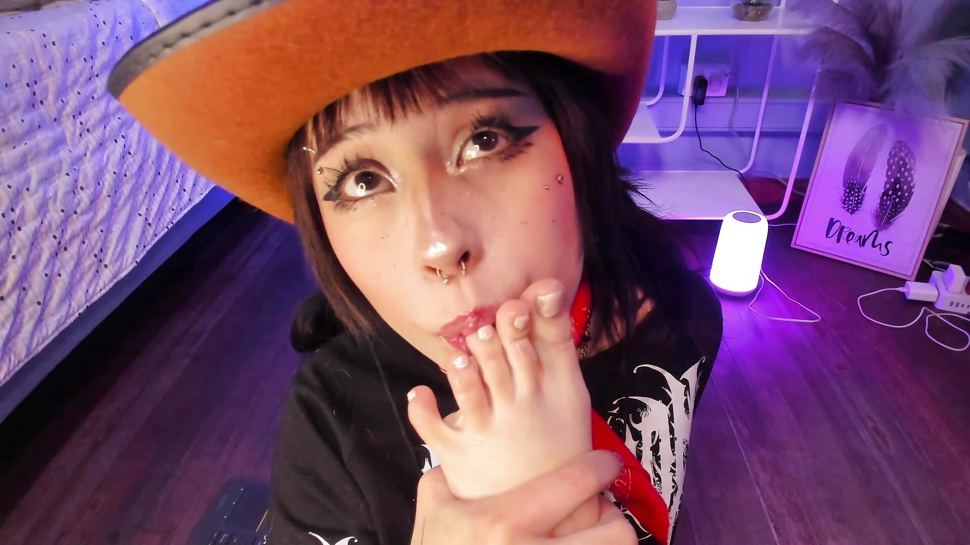 Temptation is online 😈✨ - video by Hannahpage cam model