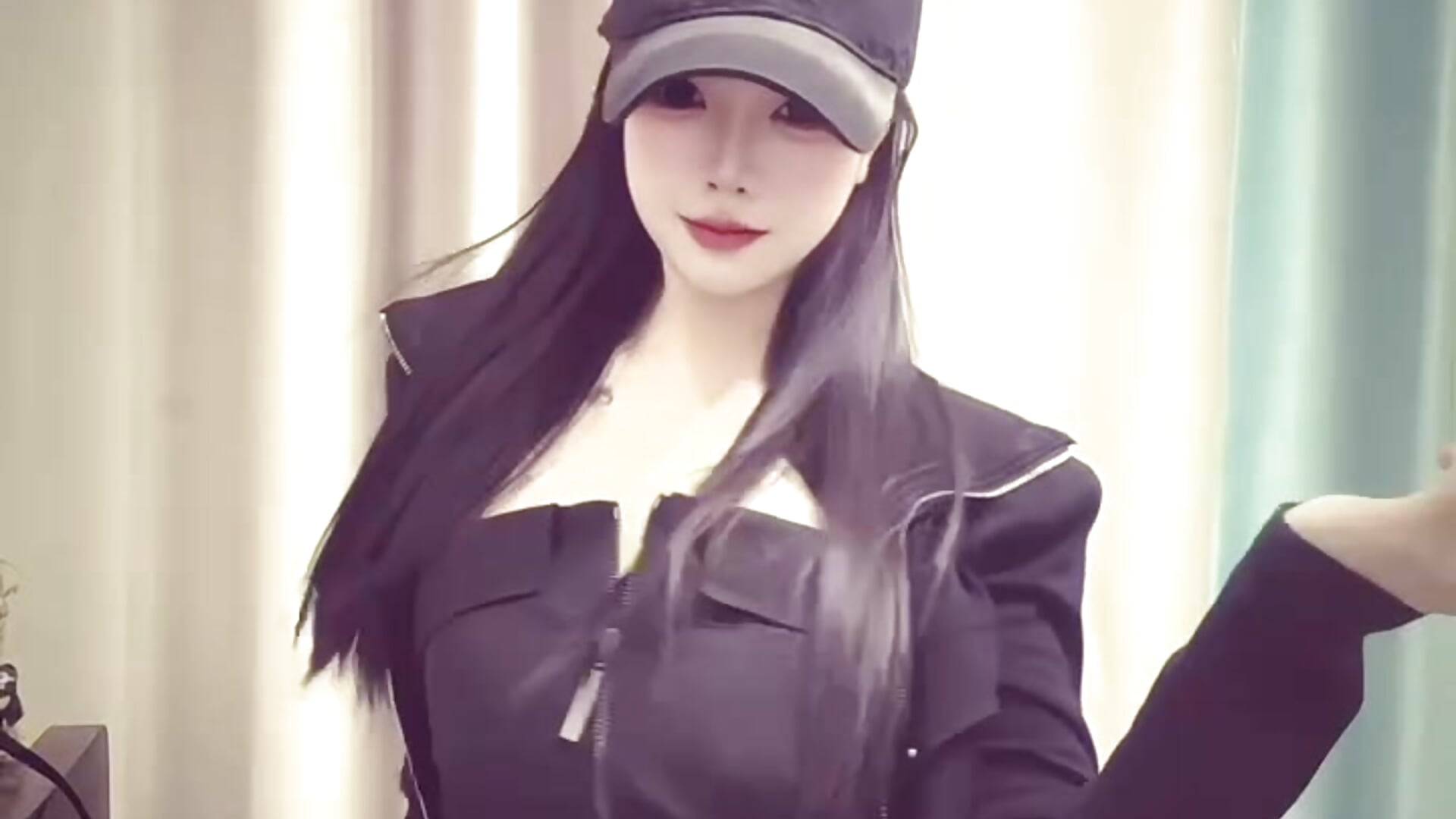 酷酷的媛媛子～ - video by yuanyuanzi99 cam model