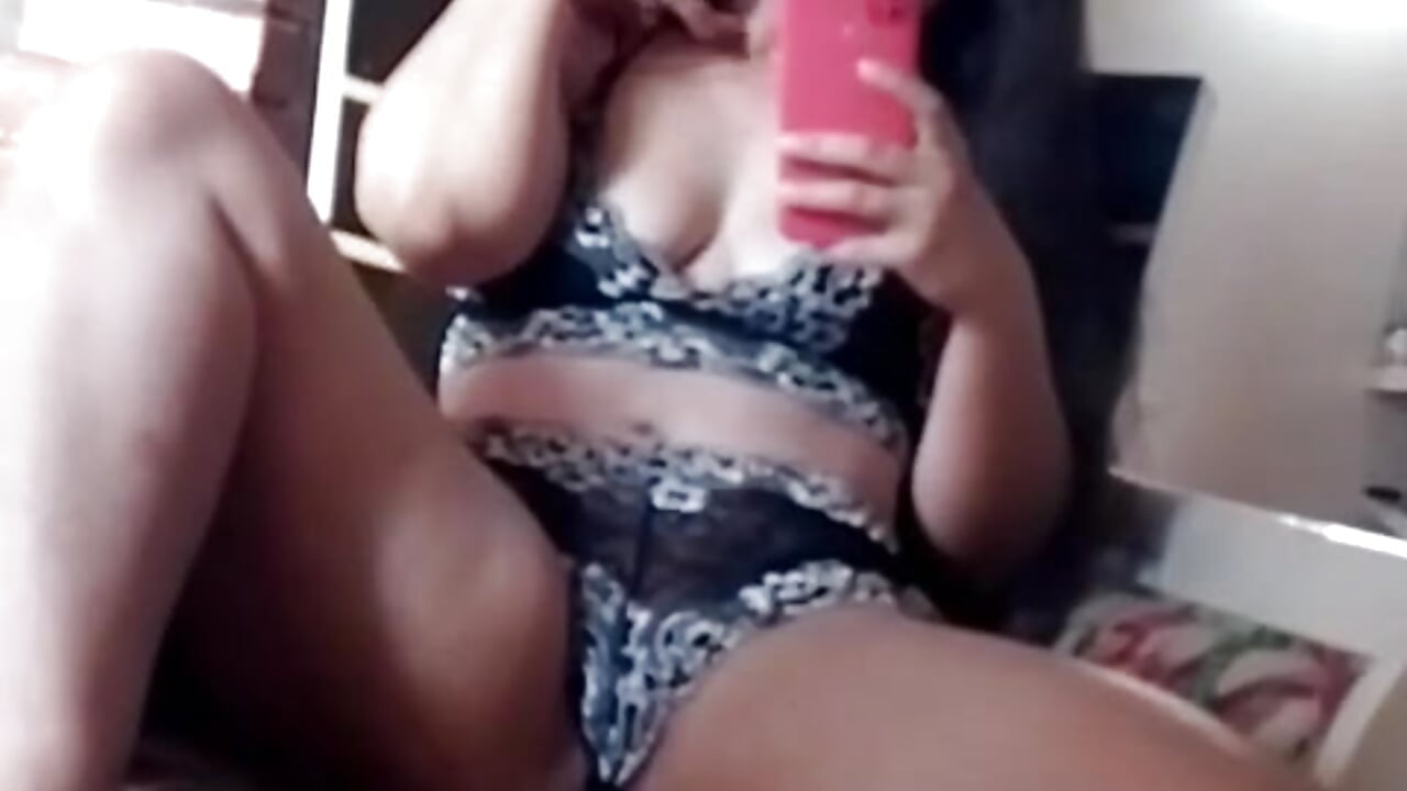 Waiting for you sitting 👀😏 - vídeo de loreen_grey modelo de câmara