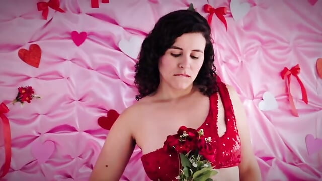 Passion red, looks that ignite 🌹 - clip cu carol_juicyy model videochat