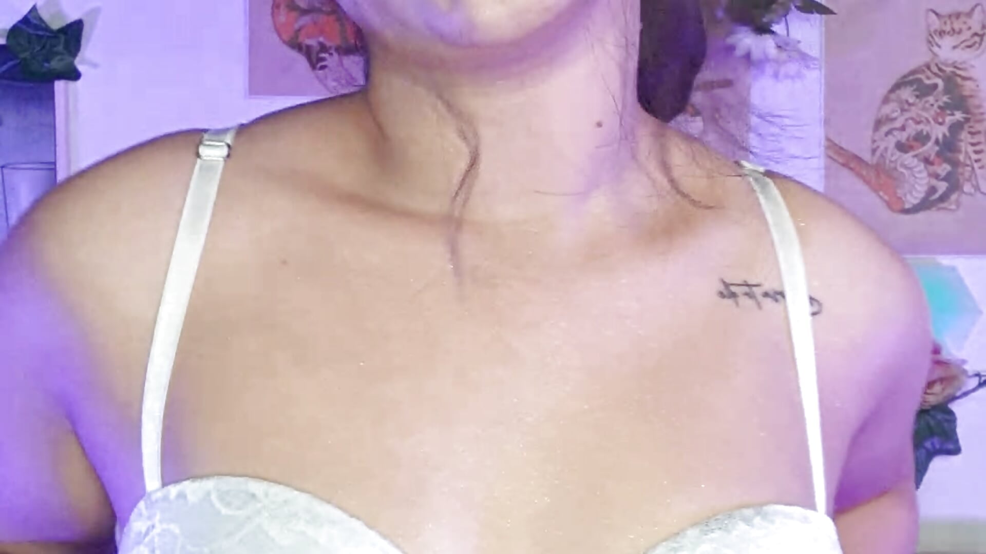 1000041698.mp4 – видео вебкам-модели JessicaElowin