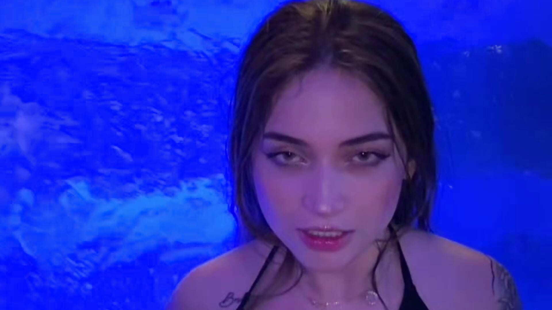 Jessi in the hot tub 💦🤭 – видео вебкам-модели JessicaElowin