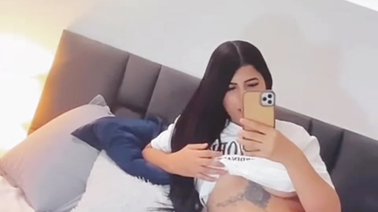 come to my bed.. - video by sarah_montale1 cam model