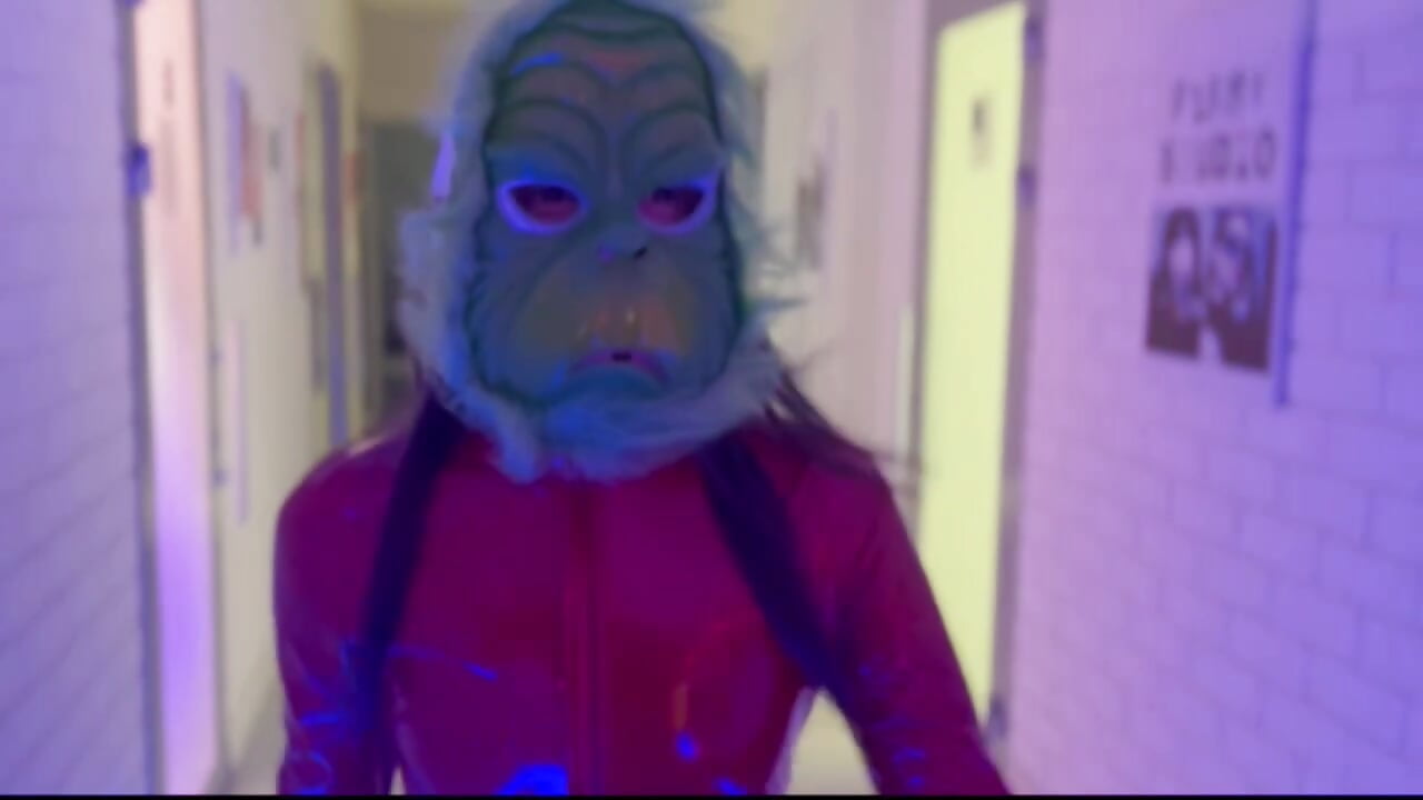 The Grinch wants to steal Christmas... - video by AliceLids cam model